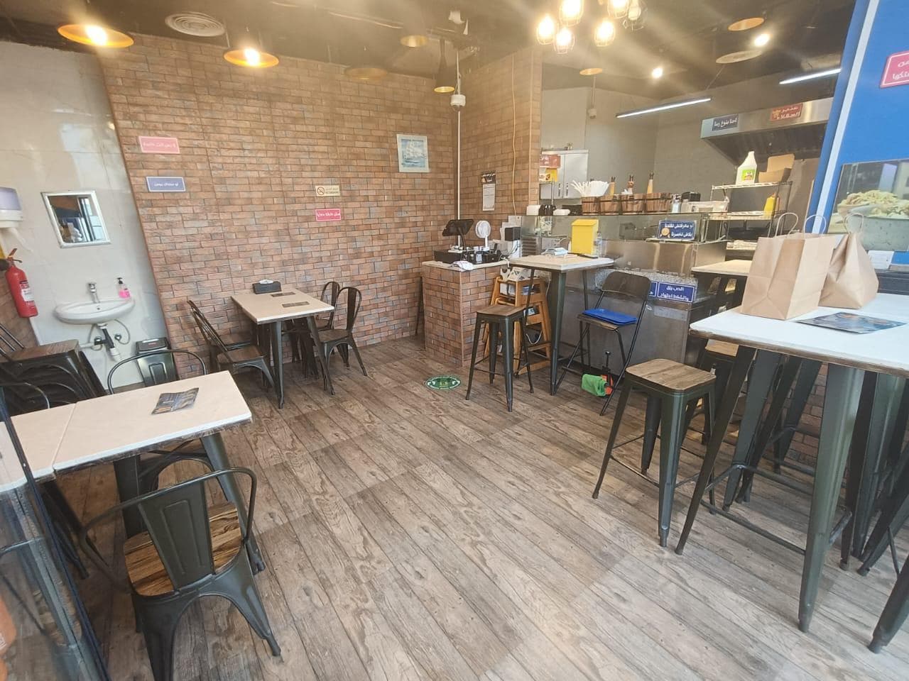 A restaurant to waive the license in the Madinat Zayed area, the Gold Market 0