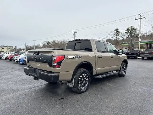 Nissan Titan Pro 4X 2021