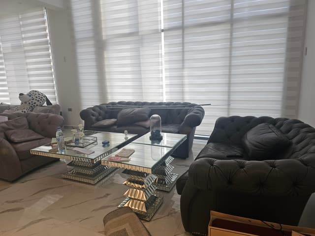 كراسي ب500 درهم قابل للتفاوض