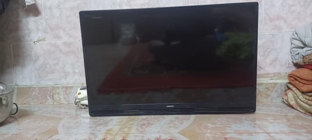للبيع تلفزيونين من شركة سامسونج و جيباس