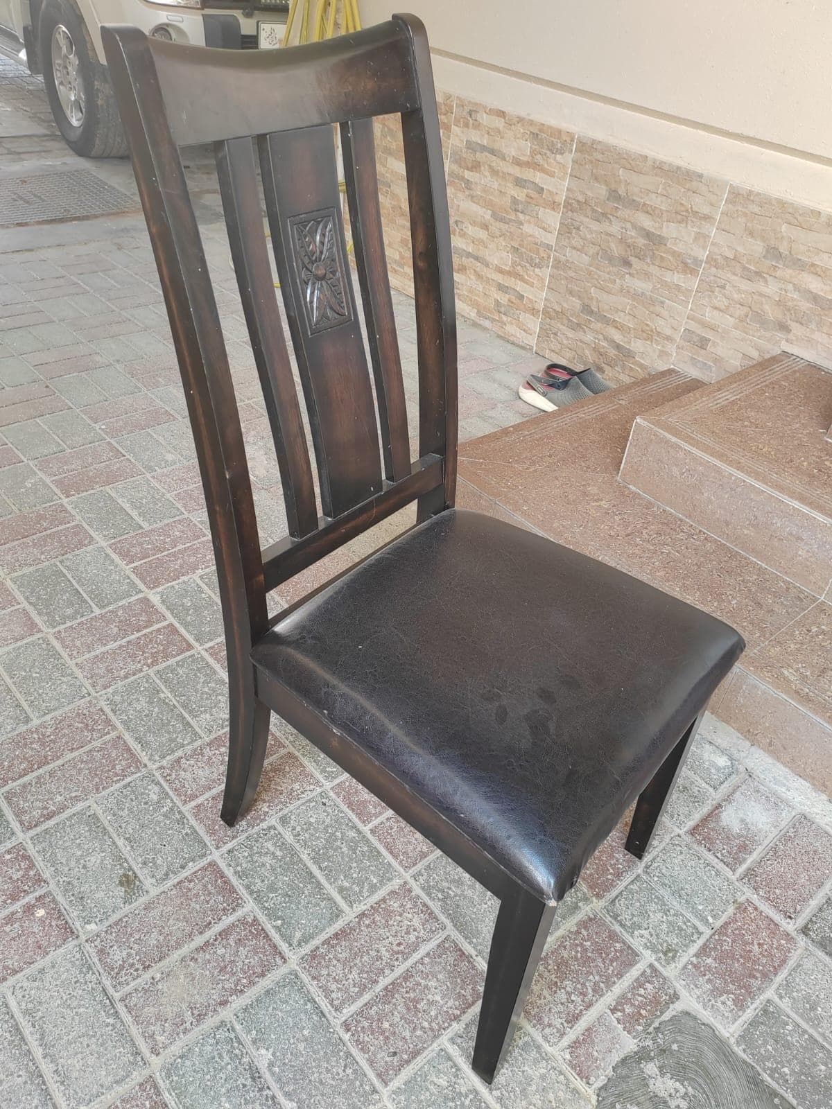 طاولة طعام متينة مع 8 كراسي للبيع 6