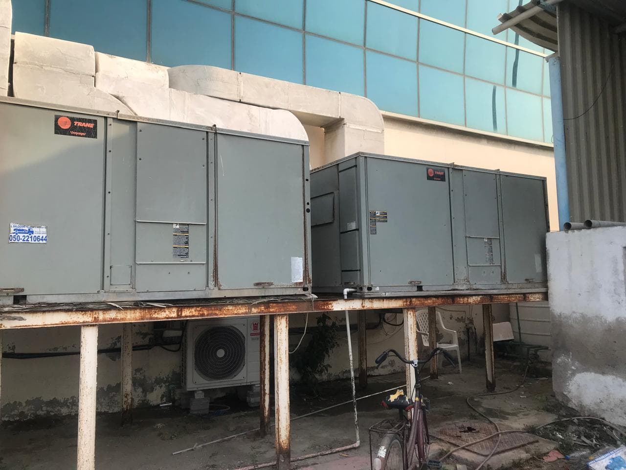 2 air conditioning units 0