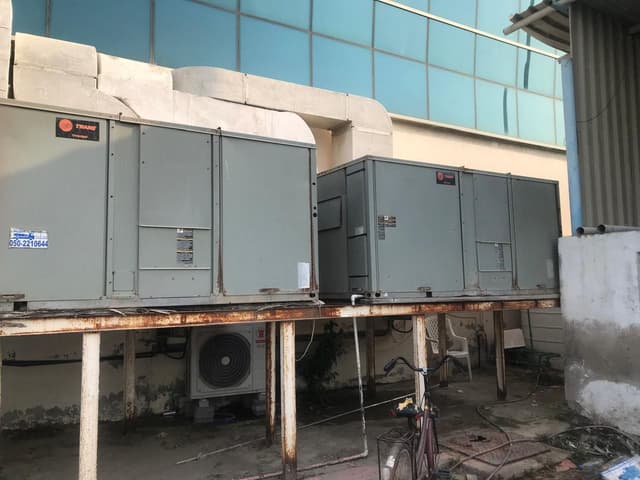 2 air conditioning units