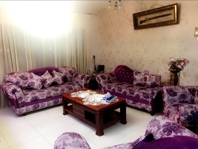 كنب بحاله جيدة جدا