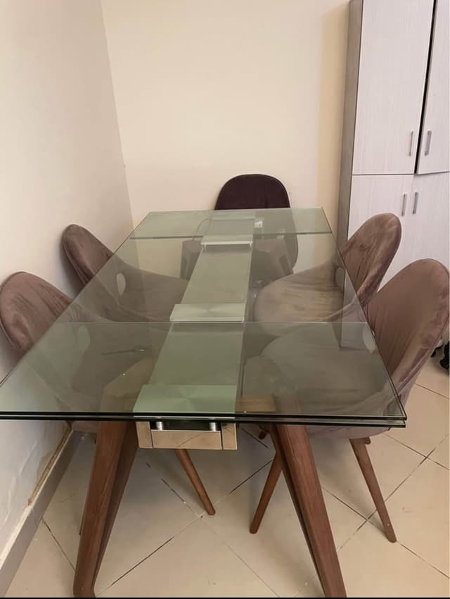 سفره مع خمسه كراسي استعمال بسيط