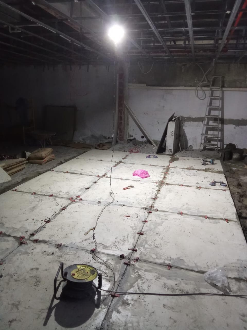 مطلوب حرفيين سيراميك ومساعدين 5