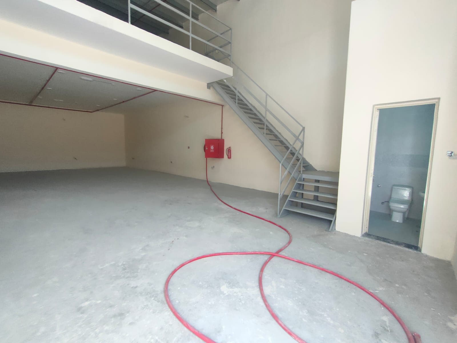  For rent: a distinctive shrubrat group in a strategic location 8
