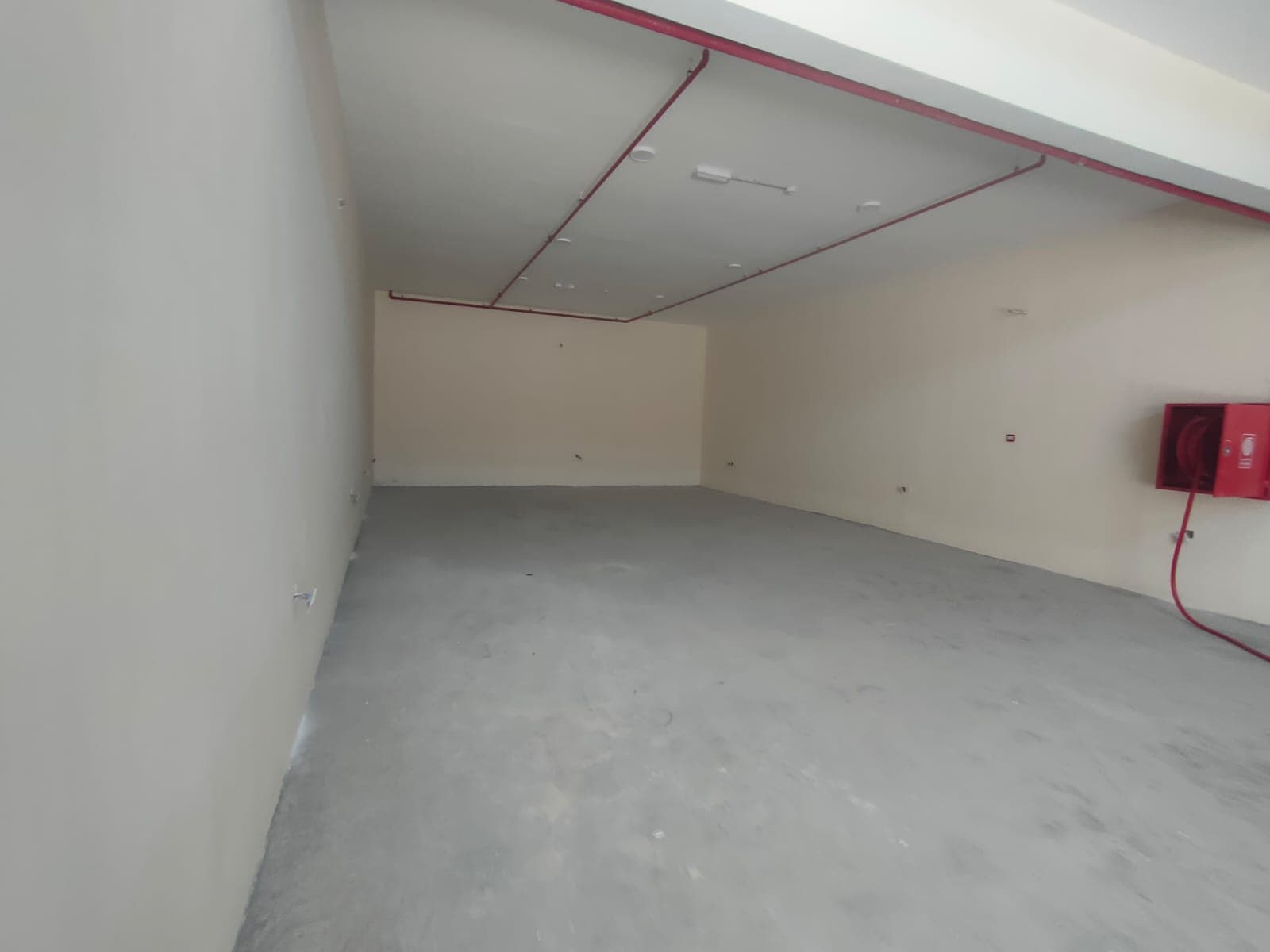  For rent: a distinctive shrubrat group in a strategic location 10
