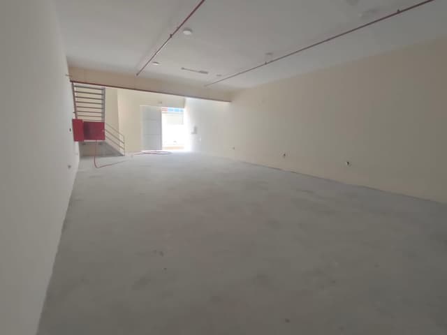  للإيجار مجموعة محلات تجارية 