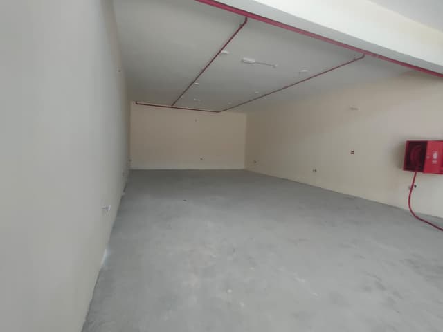  للإيجار مجموعة محلات تجارية 