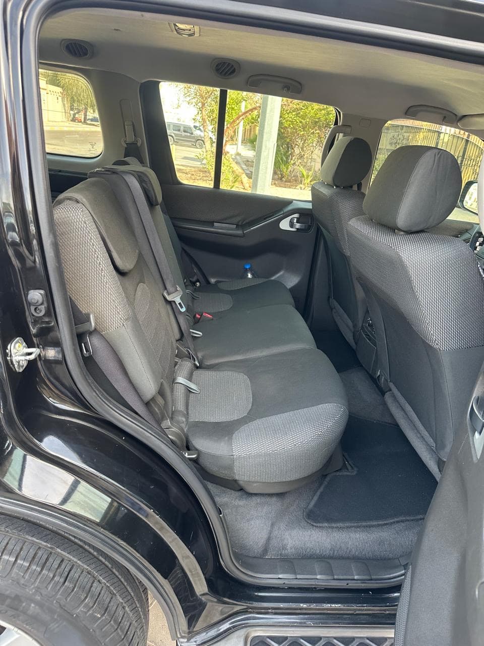  Nissan Pathfinder model 20015 5