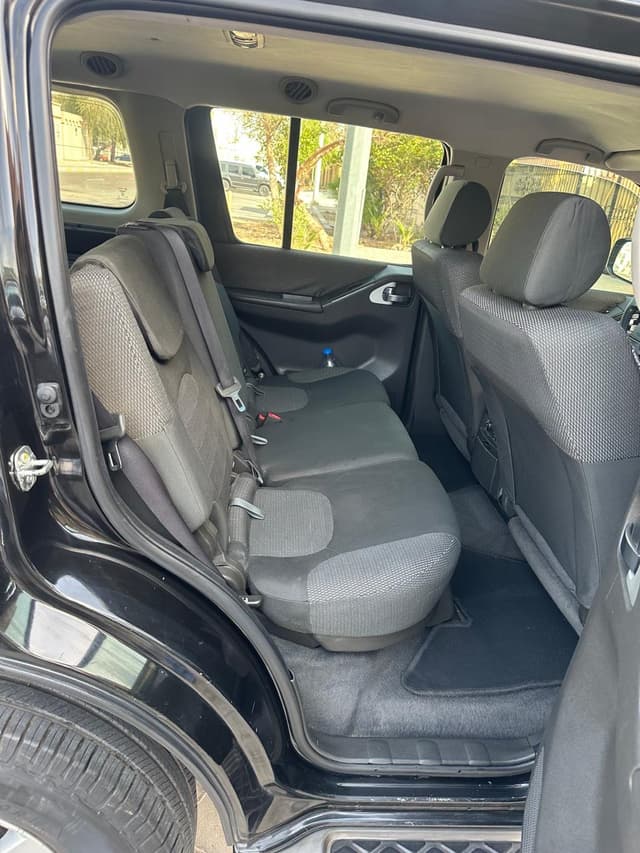  Nissan Pathfinder model 20015