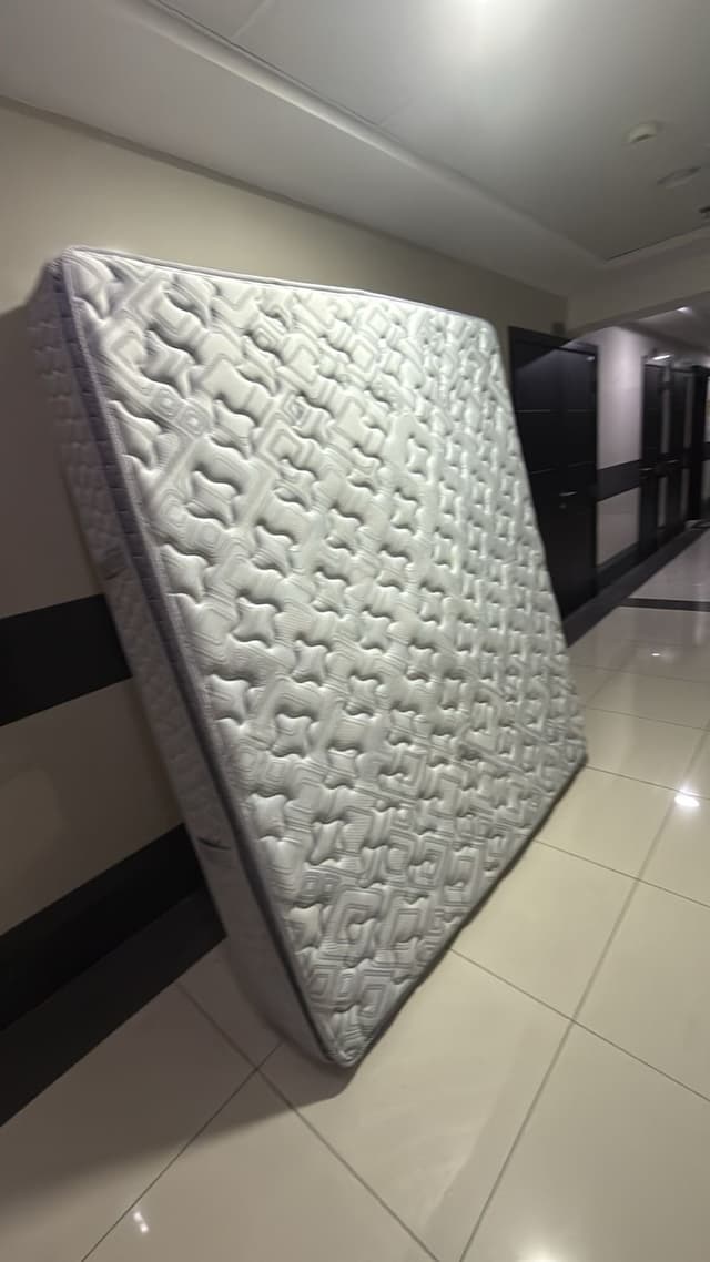 مرتبه فرشه بحاله ممتازه لم تستخدم
