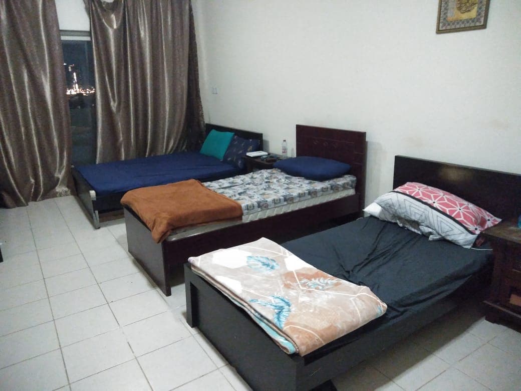 There are beds available in a master room with a bathroom  0
