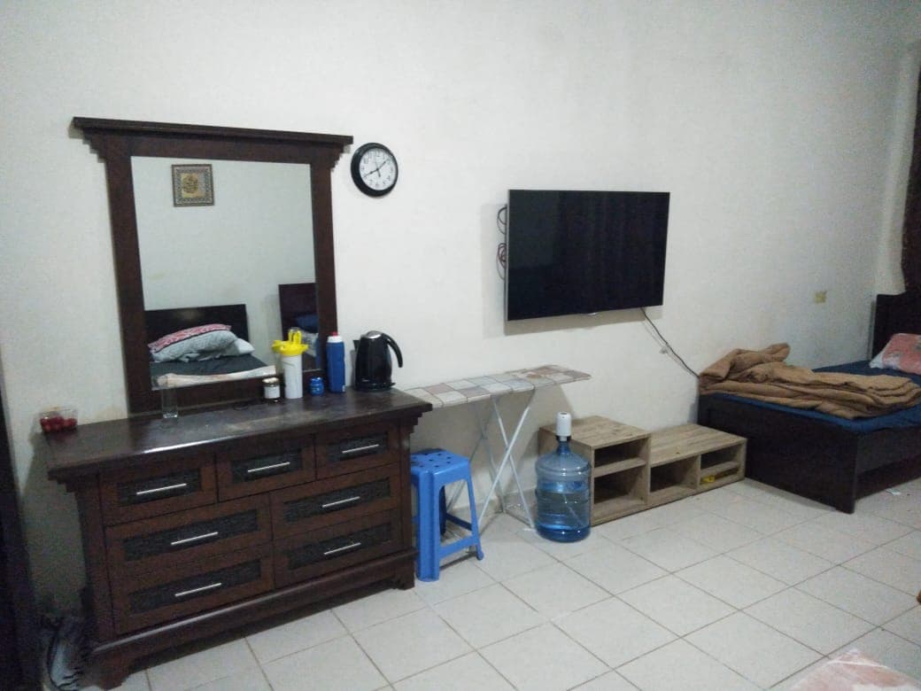 There are beds available in a master room with a bathroom  2