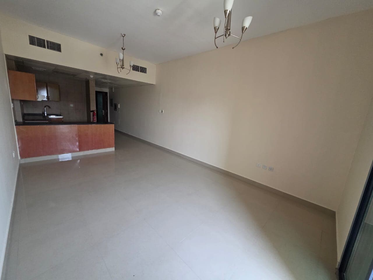 A spacious and distinctive studio for annual rent 2