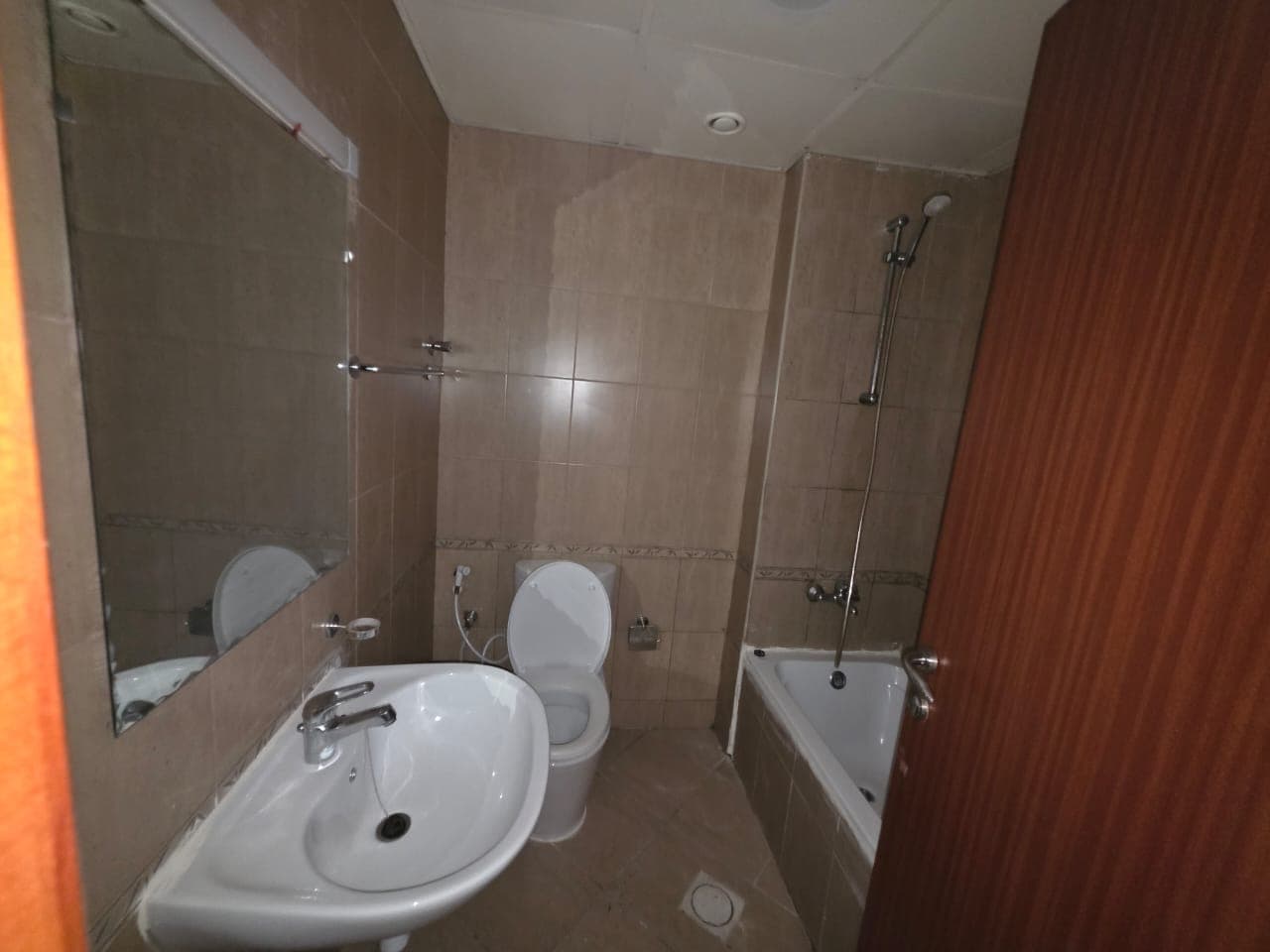 A spacious and distinctive studio for annual rent 9