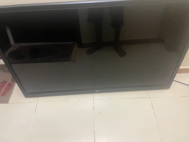 شاشه LG شبه ذكيه للبيع 43 بوصة