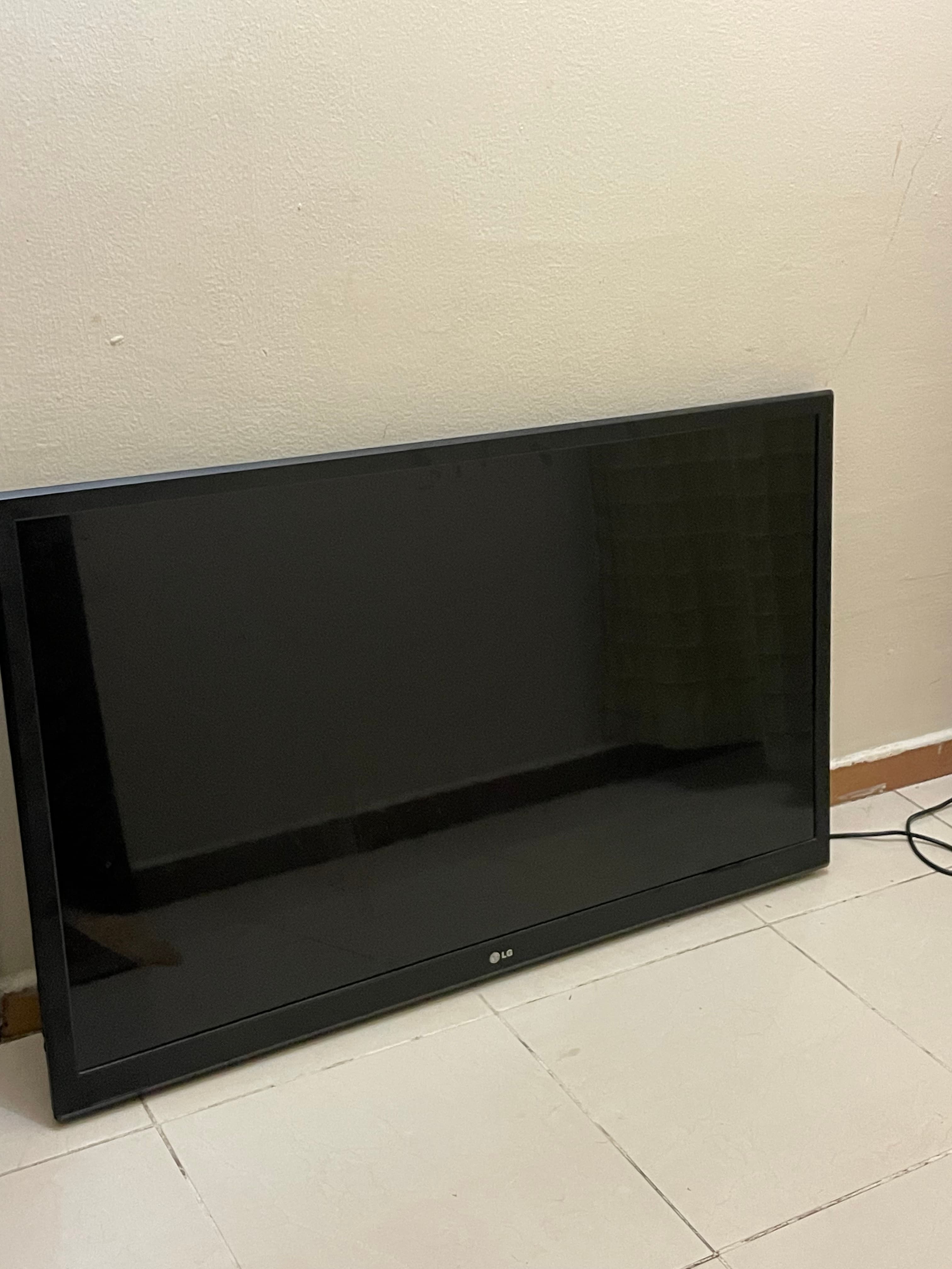 شاشه LG شبه ذكيه للبيع 43 بوصة 2