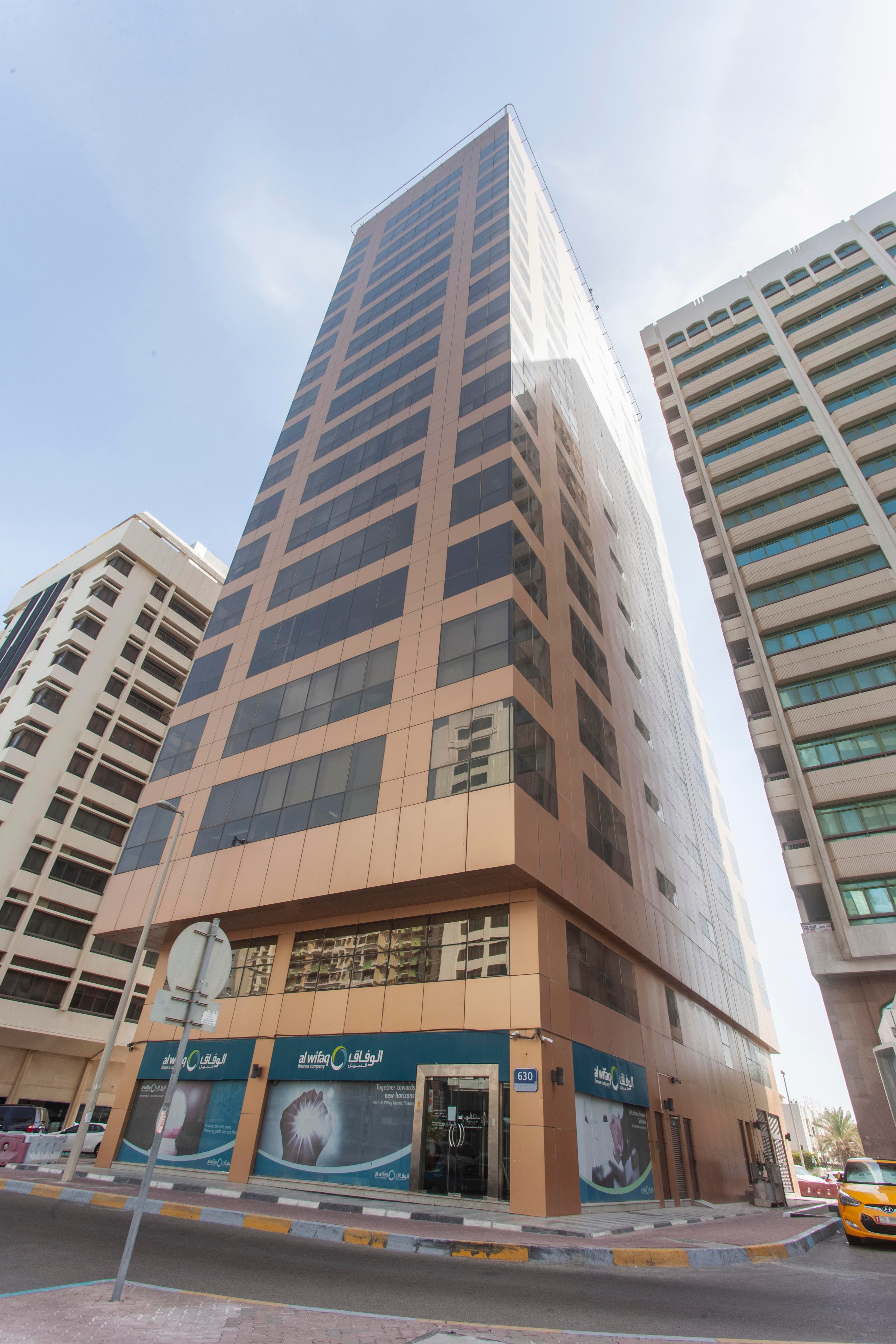 Book a reserved coworking spot or hot desk in ABU DHABI, Airport Road 1