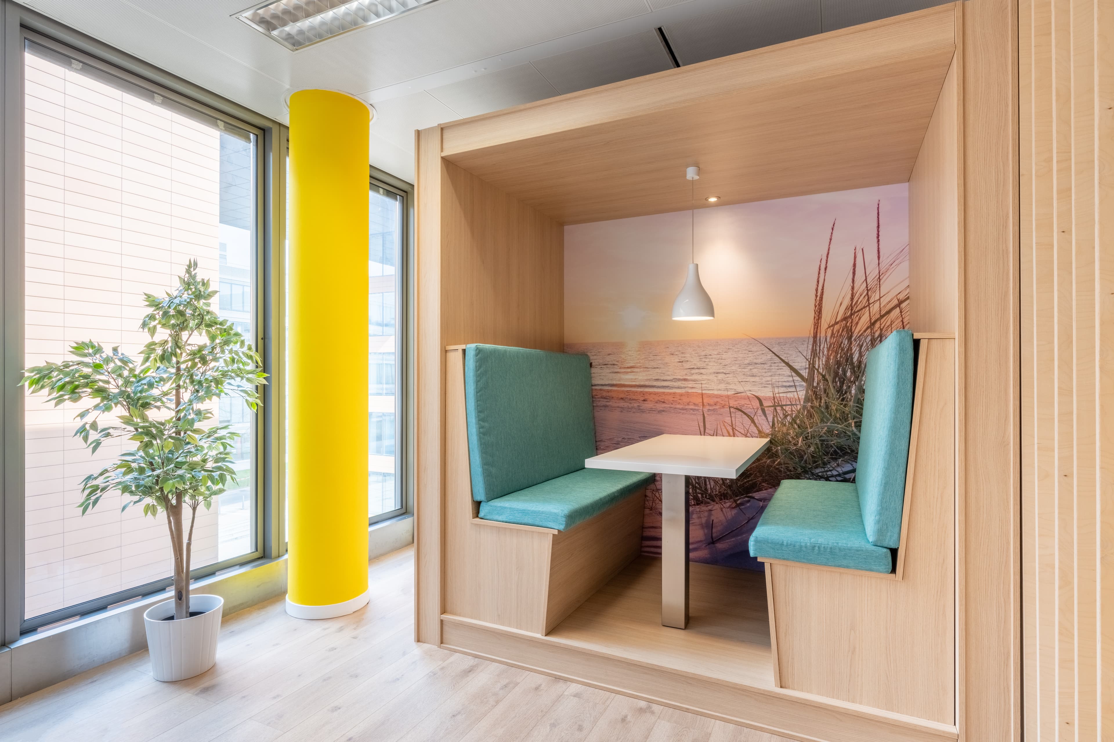 Book a reserved coworking spot or hot desk in ABU DHABI, Airport Road 3