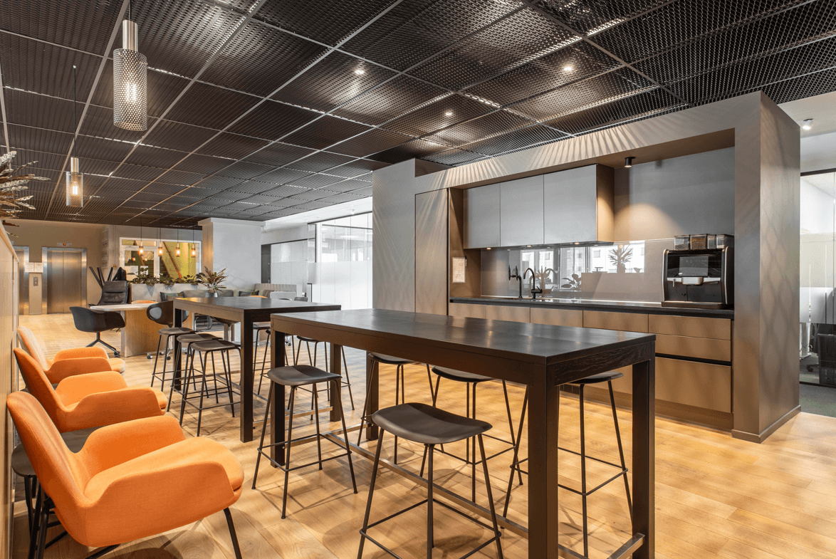 Book a reserved coworking spot or hot desk in ABU DHABI, Airport Road 5
