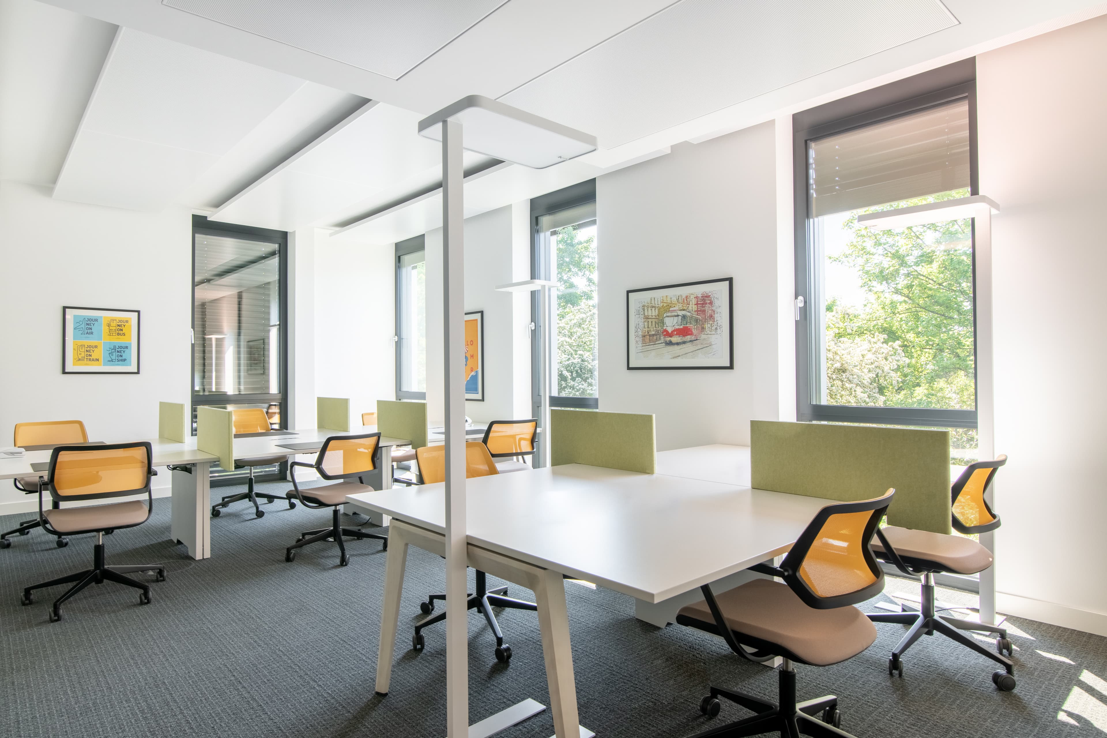 Book a reserved coworking spot or hot desk in ABU DHABI, Airport Road 9