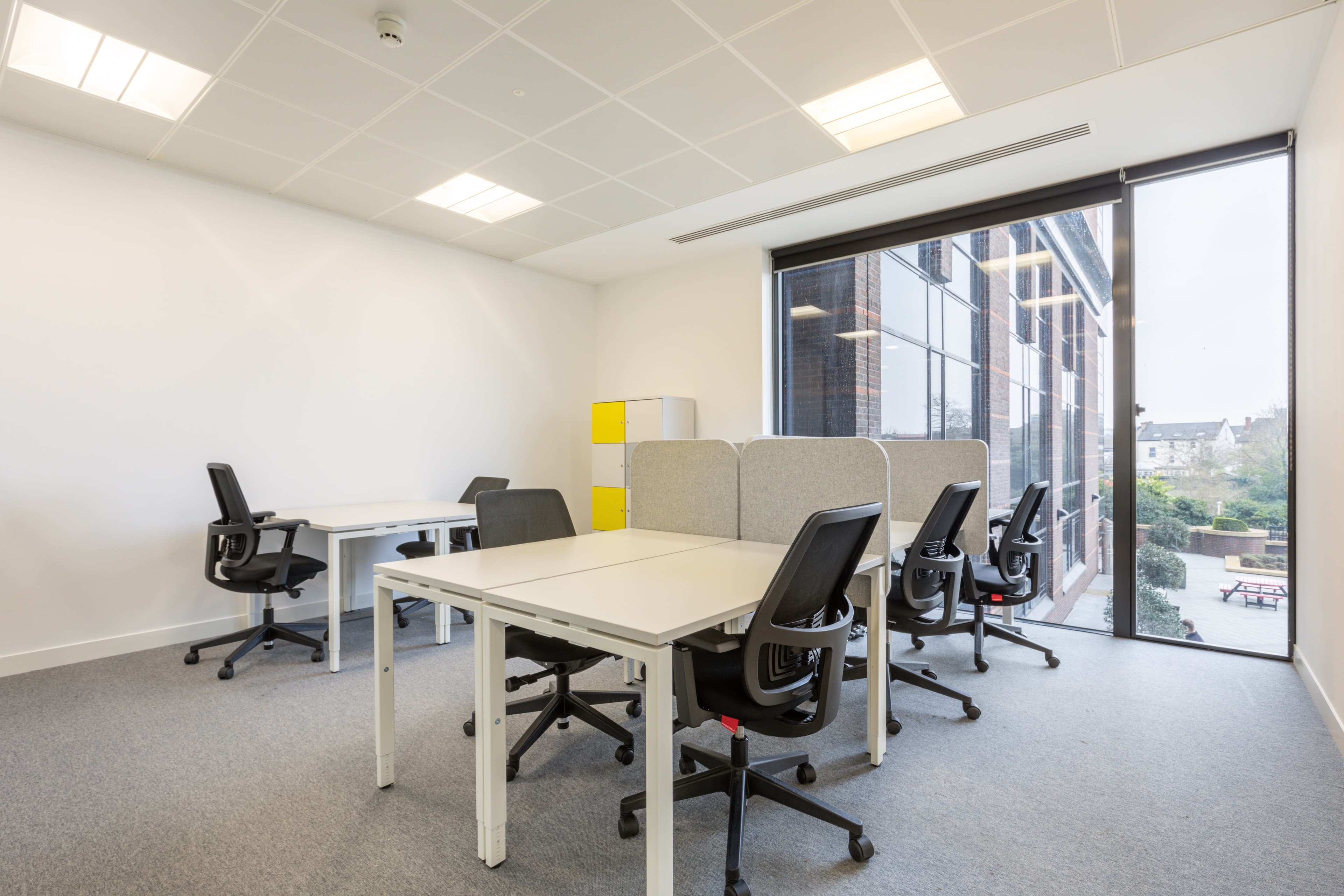 Book a reserved coworking spot or hot desk in ABU DHABI, Airport Road 8