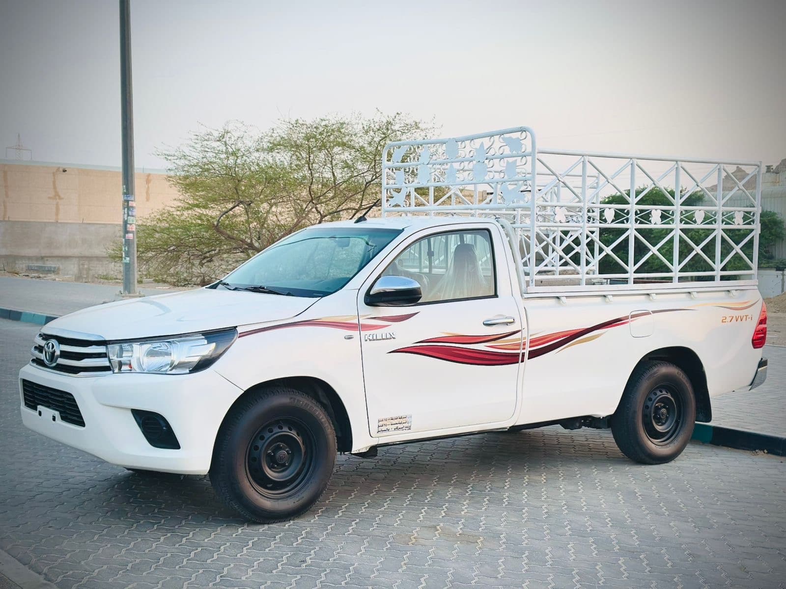 تويوتا هايلوكس V4 2.7L موديل 2020 4
