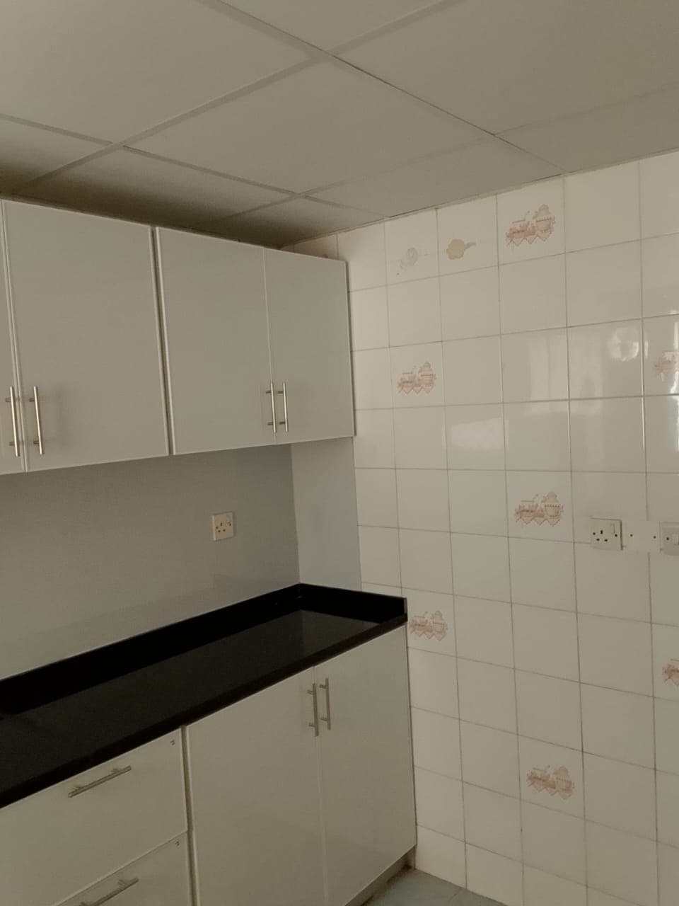 For rent an apartment in the heart of Al Qasimia, Al Ashgar market 4