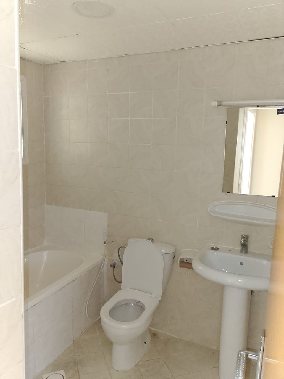 One bedroom apartment for rent in Sharjah Al Qasimia 5