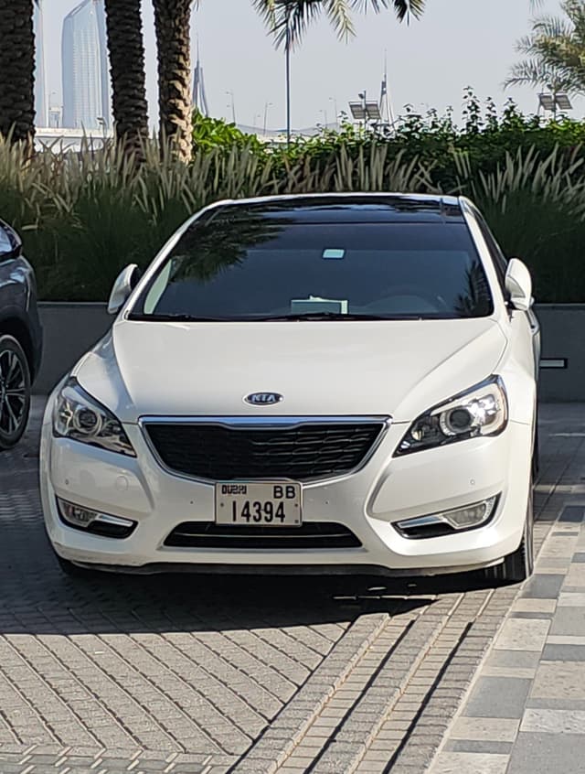 Kia Cadenza K7 car in very good condition