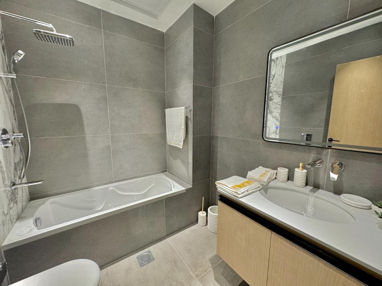 Own your apartment in the most powerful project in Creek Tower Ajman 8