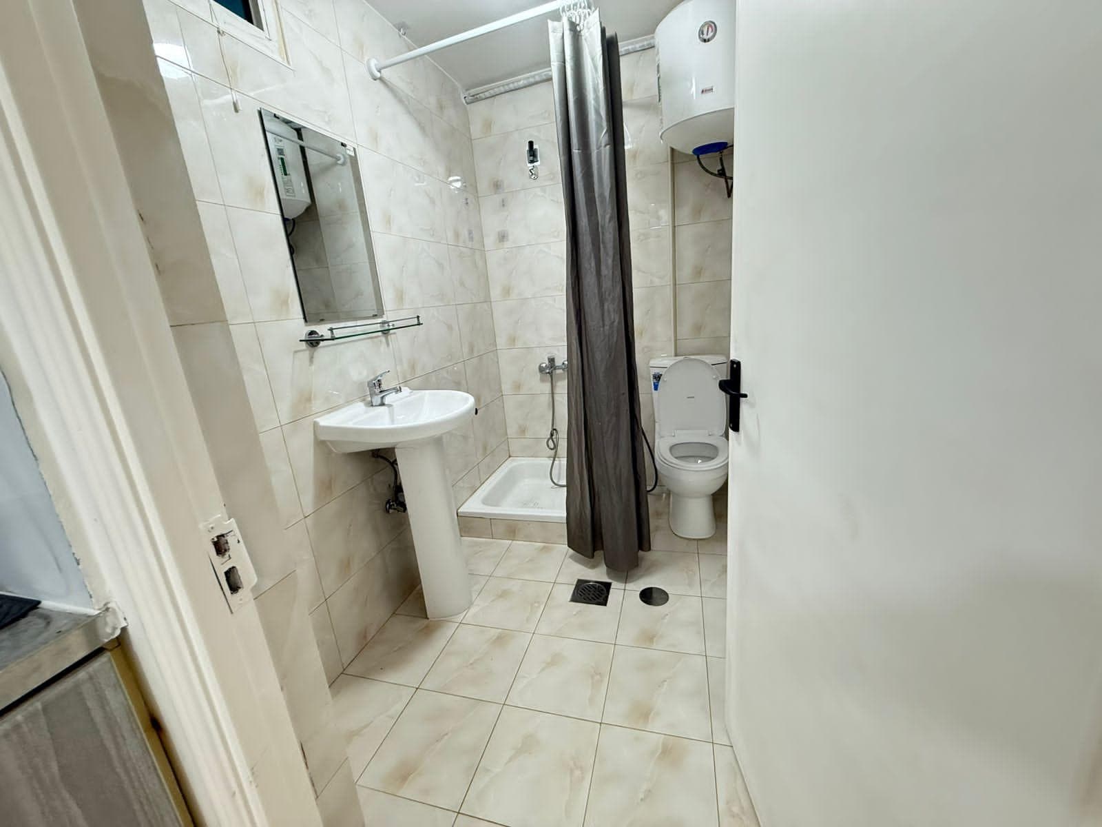 For rent a one bedroom apartment and a hall on Airport Street 1