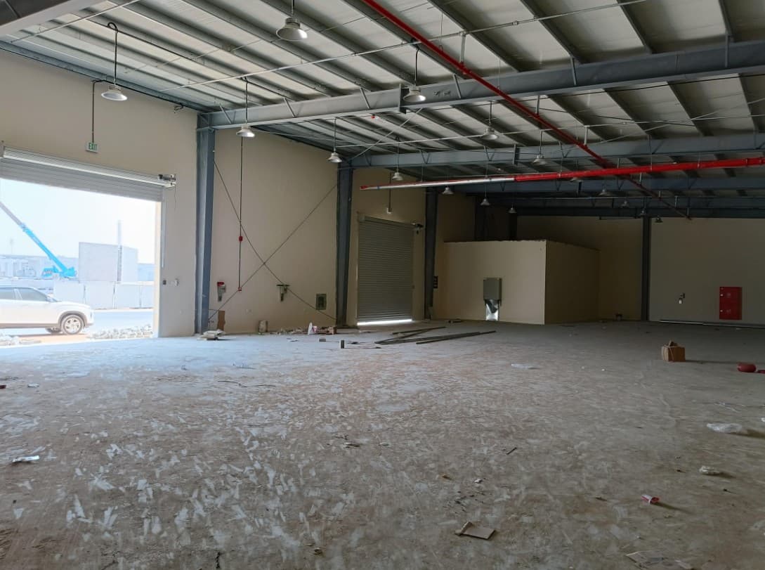 Showroom and warehouse for rent in Umm Al Quwain 1