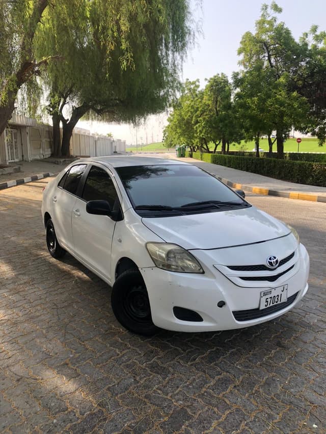 YARIS 2008  
