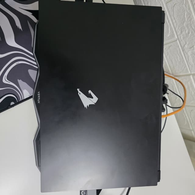 AORUS 7 KB gaming laptop for sale in excellent condition