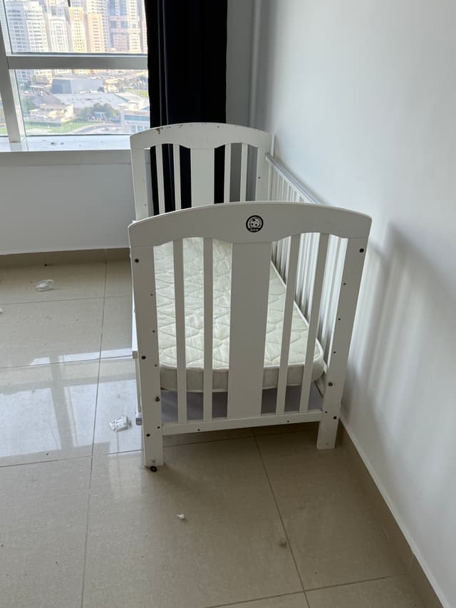 سرير اطفال 