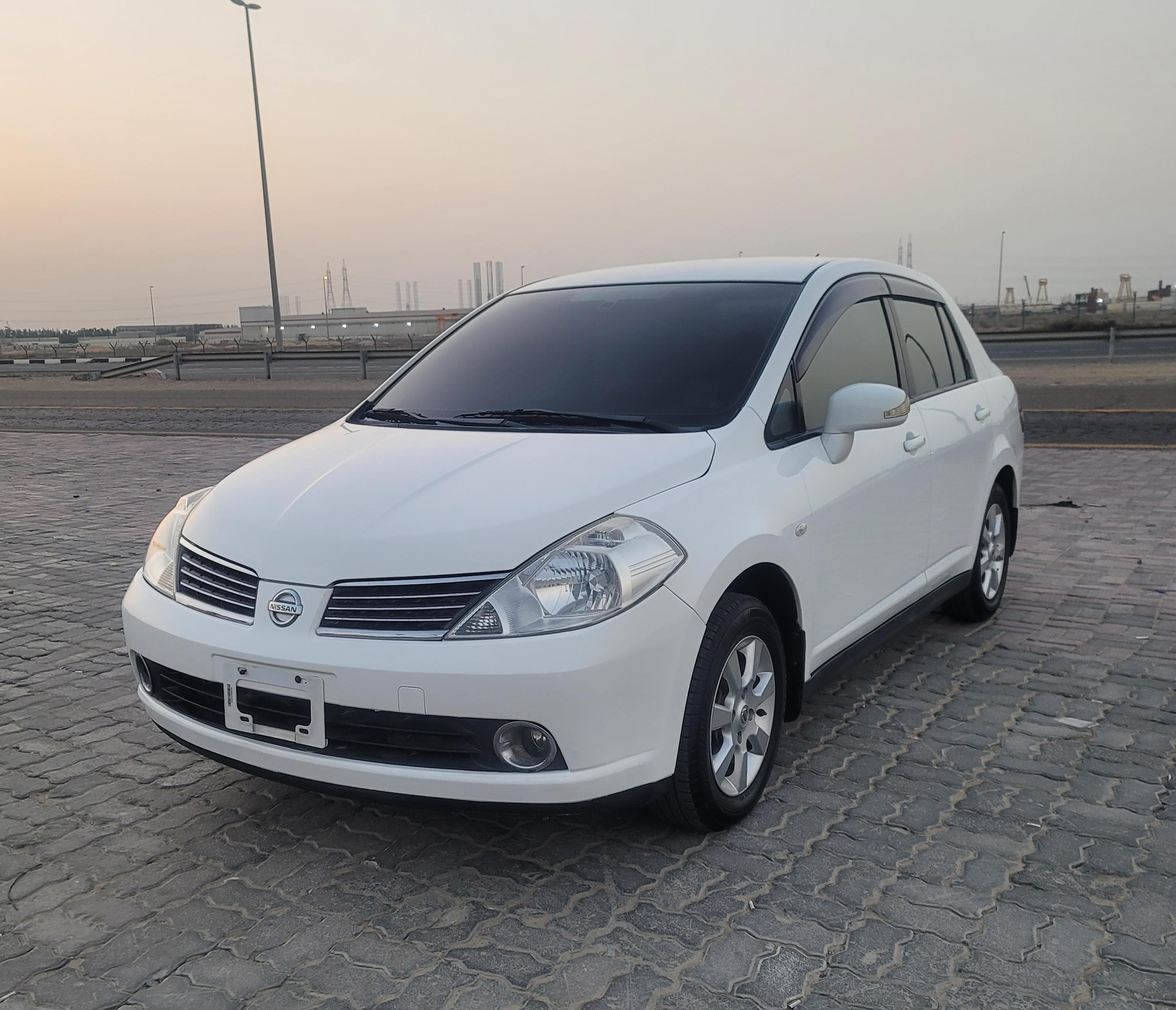 Nissan Tiida 2011 0