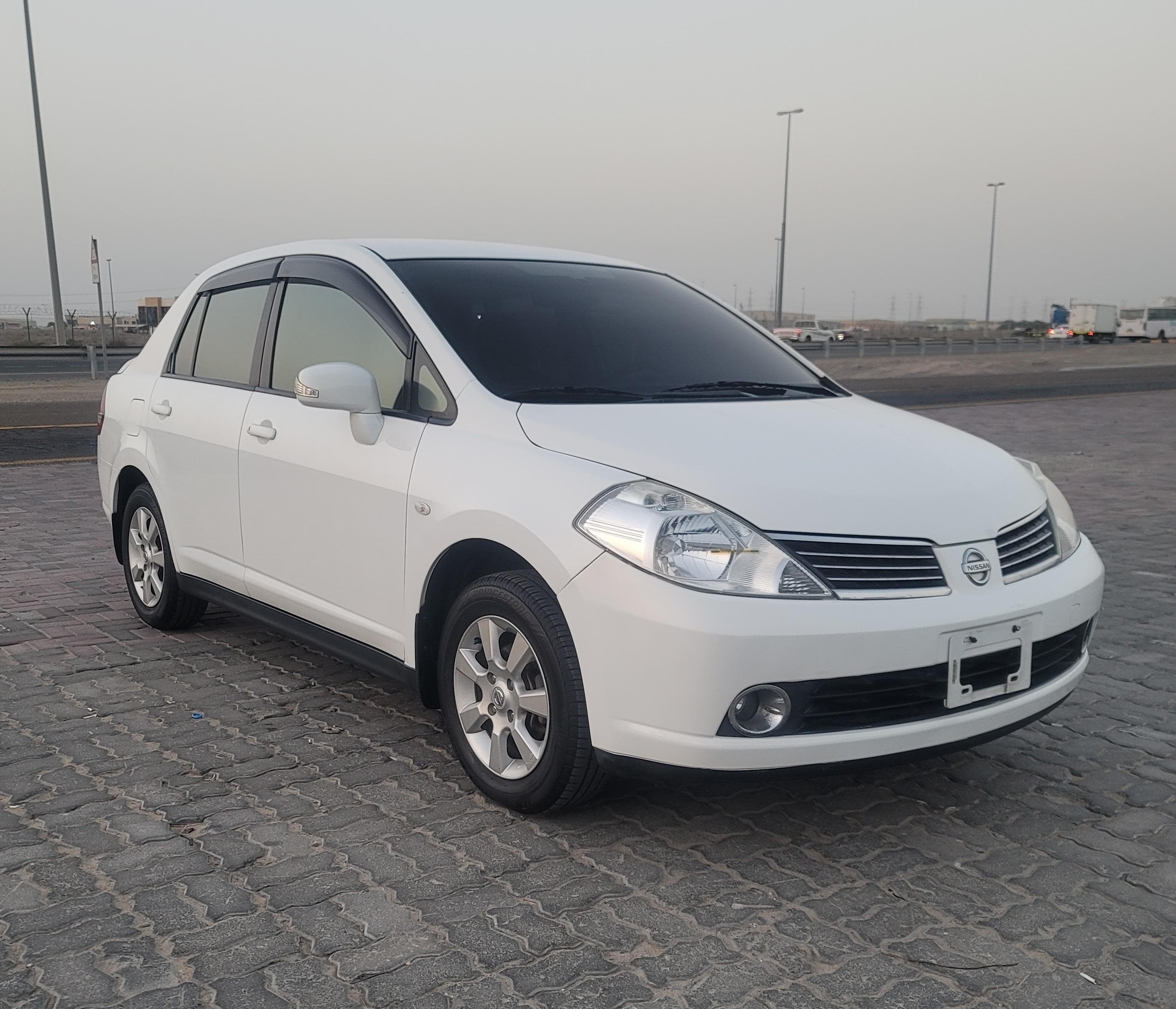 Nissan Tiida 2011 1