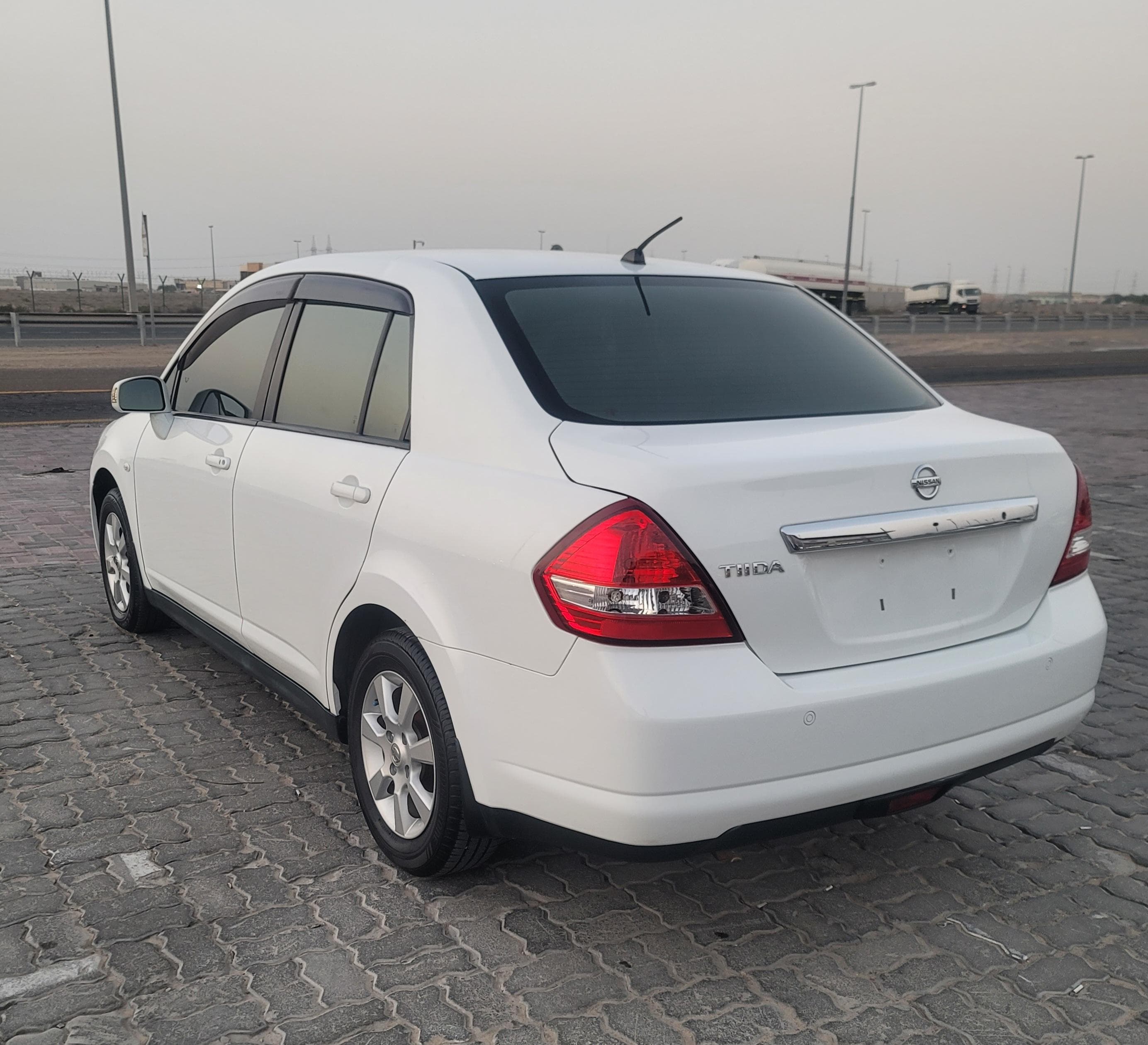 Nissan Tiida 2011 2
