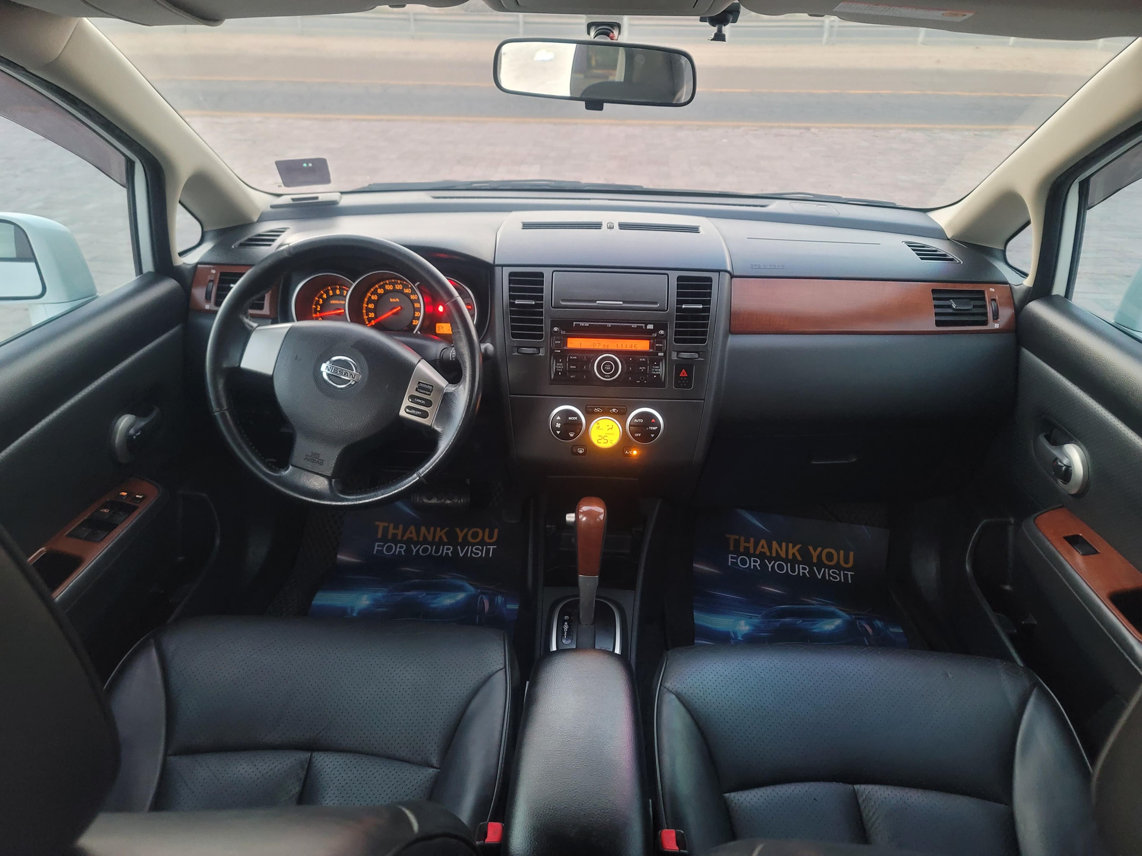 Nissan Tiida 2011 4