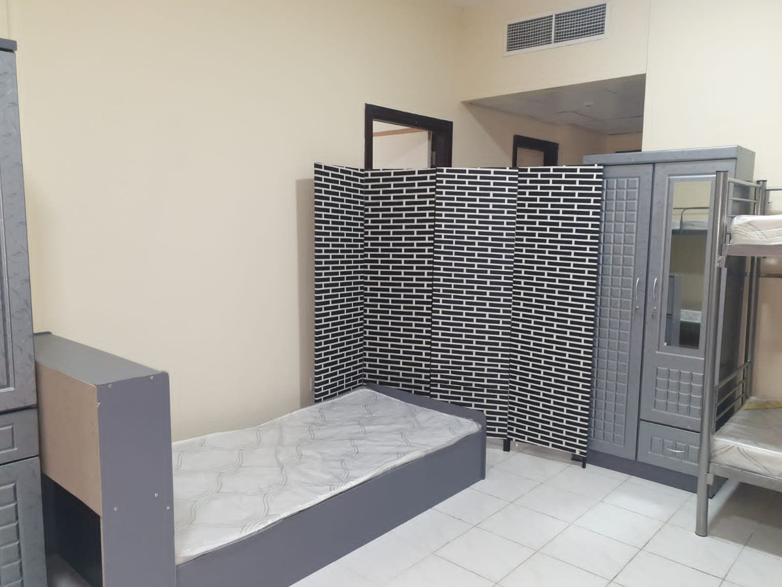 فرصه جيده للشباب العرب بدبى 3