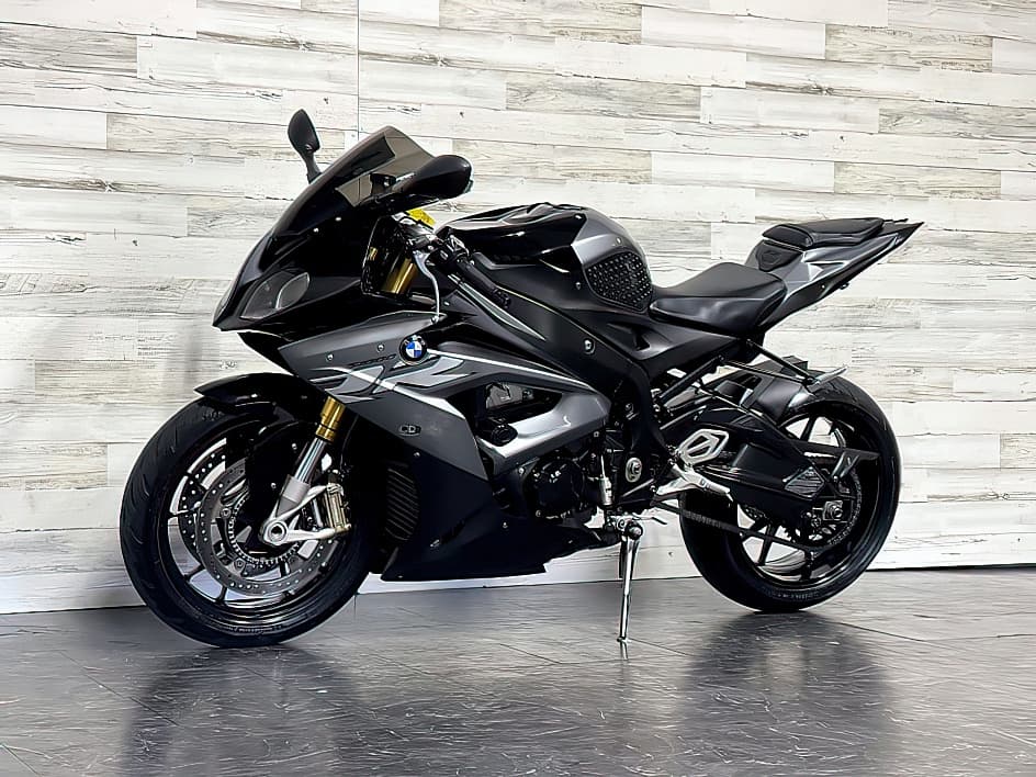 سيارة بي ام دبليو S1000RR 2017 متوفرة للبيع 0
