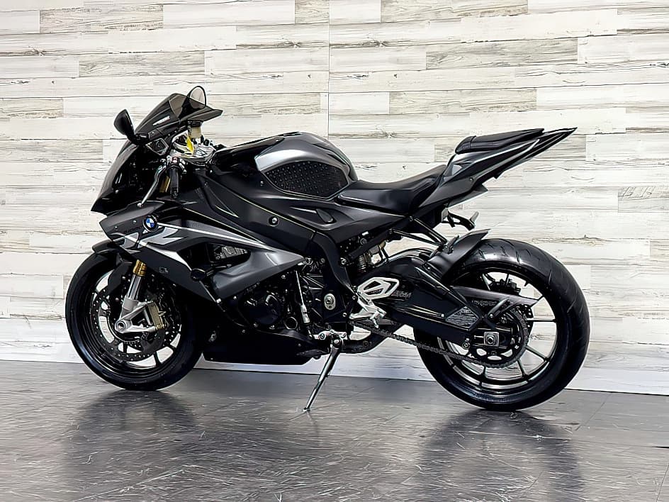 سيارة بي ام دبليو S1000RR 2017 متوفرة للبيع 2