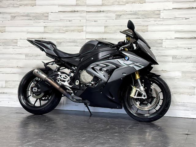 سيارة بي ام دبليو S1000RR 2017 متوفرة للبيع