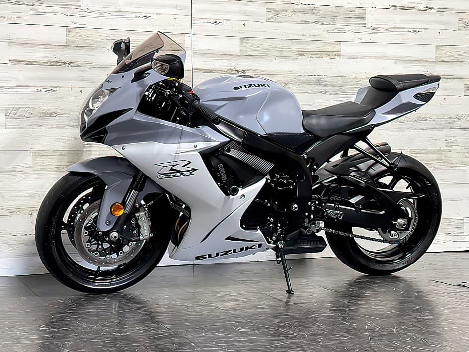 سوزوكي GSX R600 2022 متوفرة للبيع 2