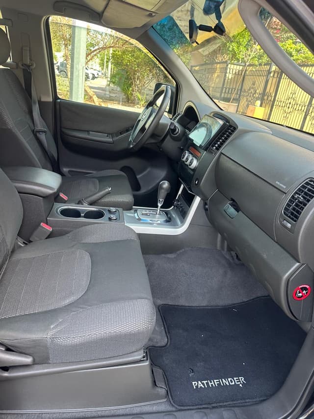 Nissan Pathfinder model 20015 for sale