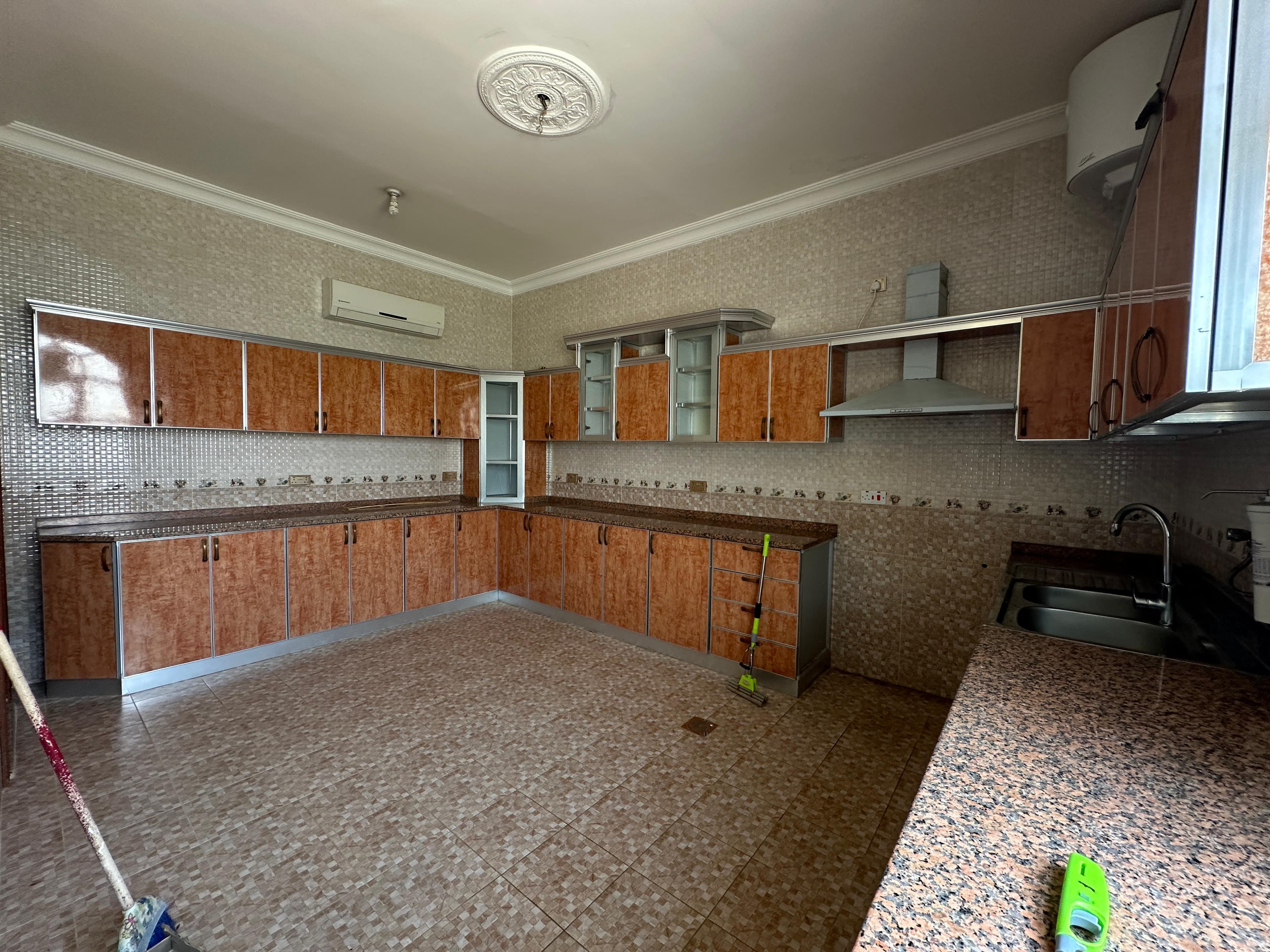 A spacious 3 bedroom family villa for rent 7
