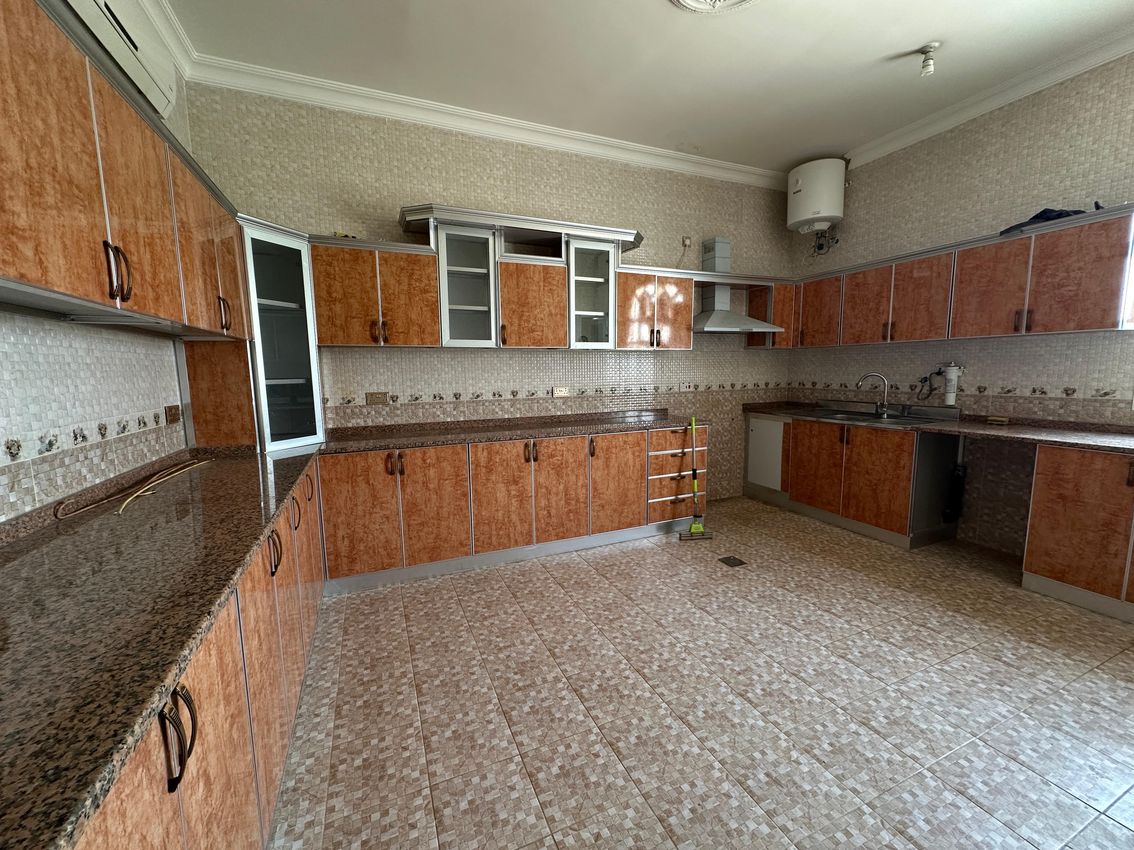 A spacious 3 bedroom family villa for rent 8